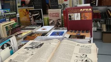 Compran el libro, lo despiezan página a página, lo escanean y lo destruyen: así alimenta sus modelos la industria de la IA, según una investigación