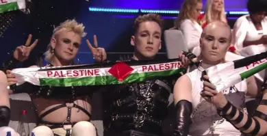 Los islandeses Hatari con una bandera palestina en Eurovisión 2019.