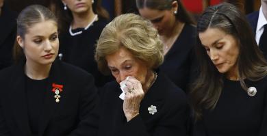 La princesa Leonor, la reina Sofía muy afectada y la reina Letizia en el funeral de Irene de Grecia en Atenas