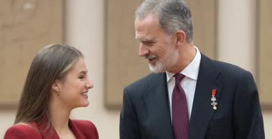 La princesa Leonor y Felipe VI en uno de los actos por el 50º aniversario de la monarquía