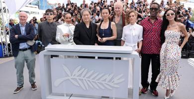 Los miembros del jurado de Cannes Diego Céspedes, Ruth Negga, Park Chan-wook, Chloé Zhao, Stellan Skarsgård, Laura Wandel, Isaach de Bankolé y Demi Moore.