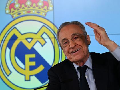 Florentino Pérez gesticula durante su comparecencia de este martes 12 de mayo