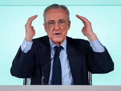 Florentino Pérez gesticula durante su intervención
