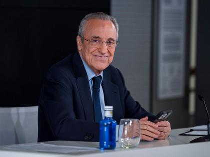 Florentino Pérez, sonriente en un instante de su rueda de prensa
