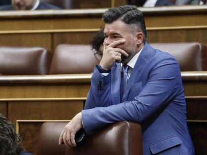 MADRID (ESPAÑA), 20/05/2026.- El portavoz parlamentario de ERC, Gabriel Rufián tras su intervención este miércoles en el pleno del Congreso, que celebra sesión de control al Ejecutivo. La imputación del expresidente José Luis Rodríguez Zapatero en la causa de Plus Ultra ha causado conmoción en el PSOE y rearma al PP en su campaña de oposición a Pedro Sánchez. EFE/Chema Moya