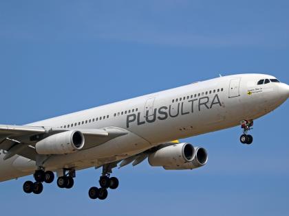 Un avión de la compañía Plus Ultra. -- (Photo by Urbanandsport/NurPhoto via Getty Images)