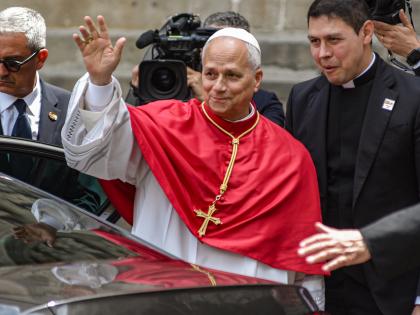 El papa León XIV en su llegada a Barcelona.