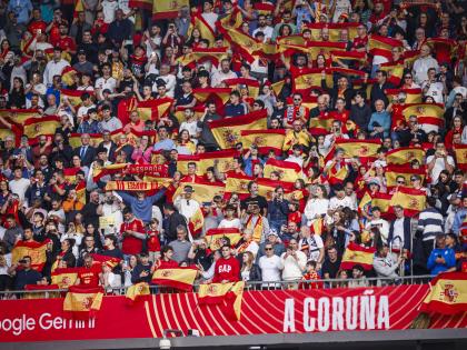 La afición española, el pasado 4 de junio en Riazor.