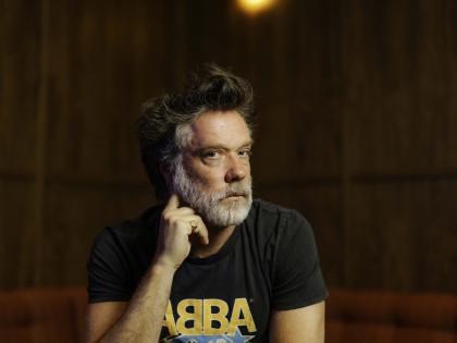 DVD 1324 30/06/2026).  Madrid, España.

Entrevista a Rufus Wainwright. Hotel Umusic / Inma Flores