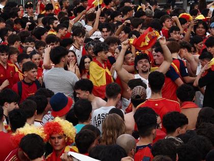 Aficionados españoles, animando a la selección
