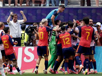 La selección hace piña para celebrar uno de los goles a Bélgica