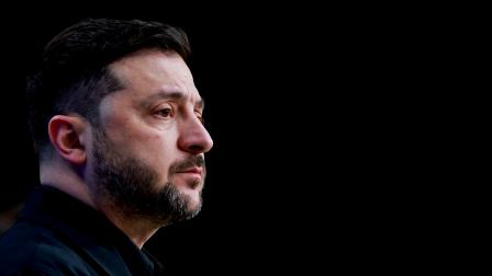 El presidente ucraniano, Volodimir Zelenski, asiste a una conferencia de prensa durante la cumbre de líderes de la Unión Europea en Bruselas, el 18 de diciembre de 2025.