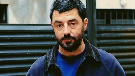 Daniel Verdú, autor de 'La Bola', el libro sobre la misteriosa directora de 'Jot Down': "Cierta picaresca española es propicia para que haya este tipo de personajes"