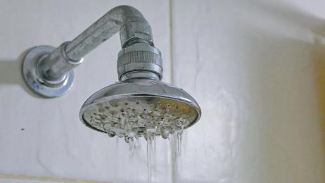 Ignacio Crespo, médico y divulgador: "Si el agua de la ducha está muy fría, los vasos sanguíneos se contraen para sobrevivir y pasa lo contrario: no te refresca"