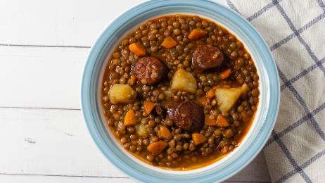 Una técnica en nutrición revela lo que le echa a las lentejas para absorber mejor el hierro