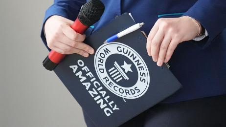 Jesús Vázquez, Aitana Bonmatí e Ibai Llanos en la nueva edición del libro Guinness de los récords