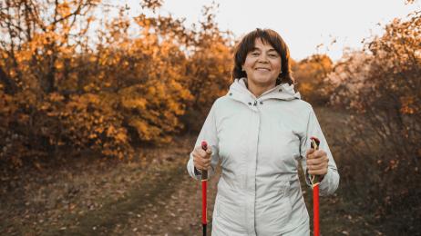 Si puedes cantar mientras caminas, no estás entrenando: la prueba definitiva para saber si tu paseo cuenta como ejercicio