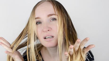 Helena Rodero, farmacéutica especialista en cabello: "Los aceites en el cuero cabelludo están prohibidos; no hacen ningún bien e incluso pueden empeorar la situación"