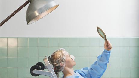 Teresa Pérez, cirujana plástica del Hospital de La Princesa: "Veo gente muy joven sometiéndose a tratamientos estéticos demasiado pronto: veo mucha exageración y poca naturalidad"