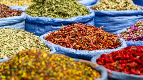 Por qué cada vez más cebollino, cilantro y perejil de los supermercados europeos viene de Marruecos