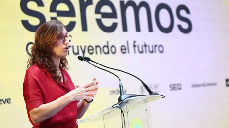 Mónica García reivindica en 'Seremos' la importancia de la sanidad pública para vivir más y mejor: "La longevidad es una conquista social que no debemos dar por sentada"