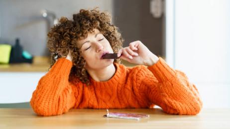 Ana Luzón, experta en nutrición: "Si te entra hambre antes de dormir olvida las galletas y el chocolate y analiza qué estás haciendo mal durante el día"