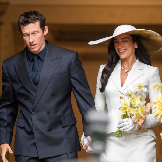 Callum Turner y Dua Lipa, en su boda en Londres