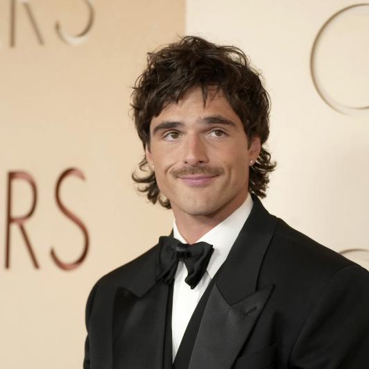 Jacob Elordi, en la alfombra roja de los Oscar