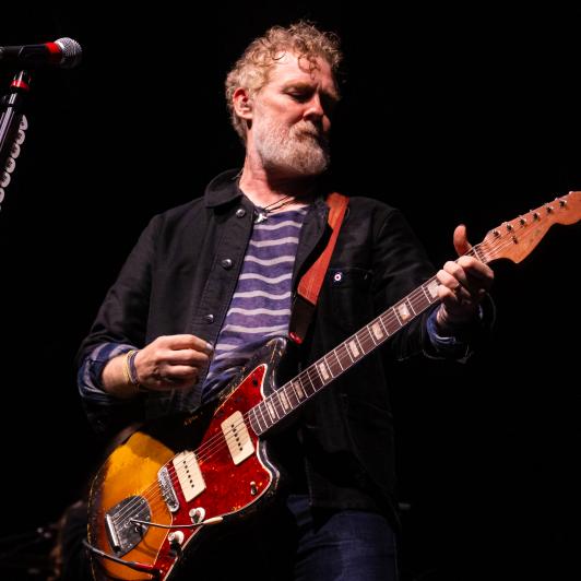 Glen Hansard en un concierto en Londres en mayo de 2026