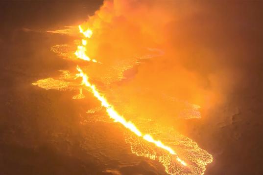 Entra en erupción el volcán situaado al noreste de la ciudad islandesa de Grindavík