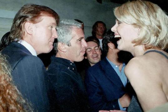 Epstein y Trump en una de las imágenes publicadas por los demócratas