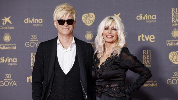 Nebulossa (Mery Bas y Mark Dasousa) en los Premios Goya 2024.