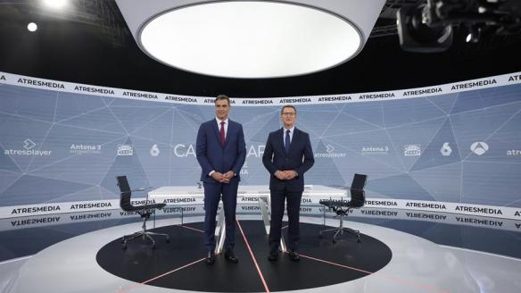 Sánchez y Feijóo, en el plató del debate de Atresmedia