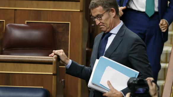 El candidato a la presidencia del Gobierno y presidente del PP, Alberto Núñez Feijóo, tras su intervención en la segunda jornada del debate de su investidura, en el Congreso este miércoles.