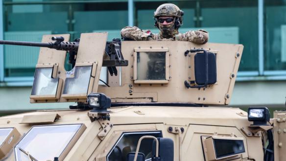 Un militar en una ceremonia de la OTAN en Polonia.