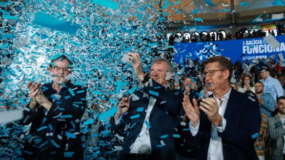 Alfonso Rueda, con Feijóo y Rajoy en un mitin