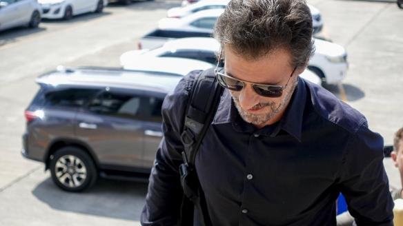 El actor Rodolfo Sancho, padre de Daniel Sancho, llega al tribunal en Tailandia