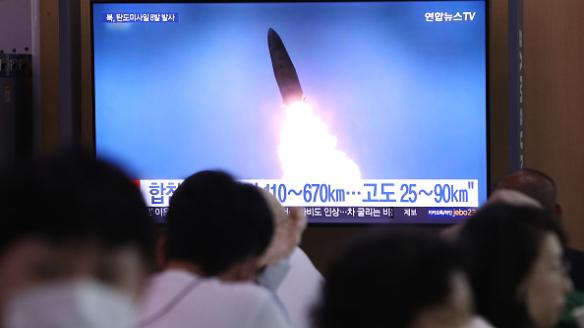 Imagen de archivo de un lanzamiento de misiles norcoreanos.