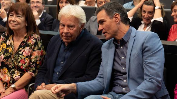 Felipe González y Pedro Sánchez, juntos en un acto en 2022