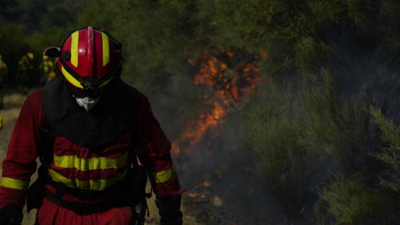 Efectivos de la UME trabajando en el incendio de Jarilla (Cáceres).