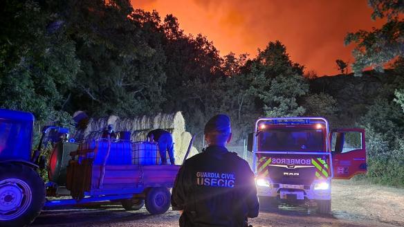 Trabajos de extinción y prevención llevados a cabo en el entorno de Moncabril por el incendio forestal de Porto (Zamora).