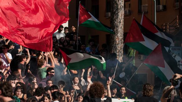 Estudiantes se manifiestan en Madrid por Palestina.