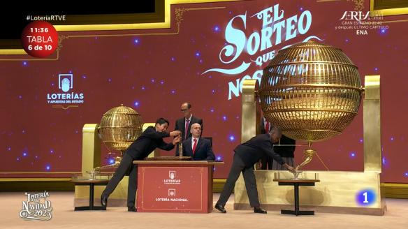 Los dos niños de San Ildefonso cantando la sexta tabla