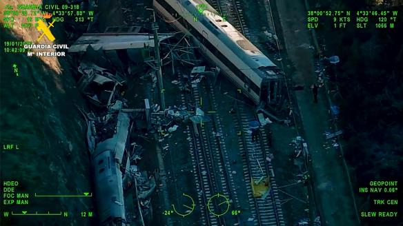 Vista aérea del accidente de trenes cerca de Adamuz (Córdoba) este lunes