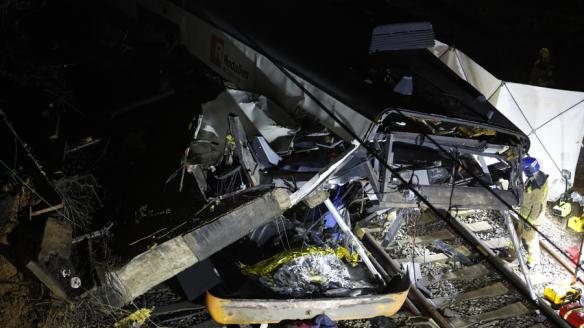 Labores de rescate tras el accidente del Rodalies en Gelida