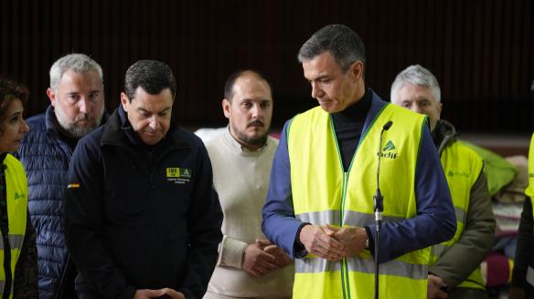 El presidente del Gobierno, Pedro Sánchez, y el presidente de la Junta de Andalucía, Juanma Moreno.