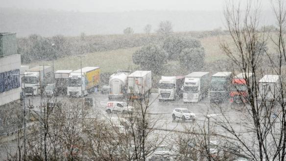 Camiones detenidos en Guadalajara (Castilla La-Mancha) debido al temporal
