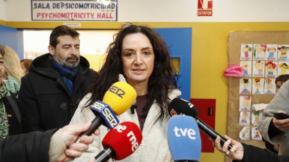 ZARAGOZA, 08/02/2026.- La candidata de la nueva coalición Izquierda Unida-Movimiento Sumar a la Presidencia de Aragón, Marta Abengochea, tras votar en el CPI Parque Venecia de Zaragoza, en las elecciones autonómicas que se celebran este domingo en Aragón. EFE/Javier Belver