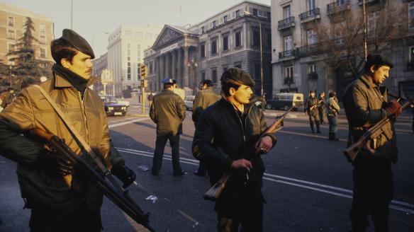 Soldados en las intermediaciones del Congreso la madrugada del 24 de marzo de 1981.