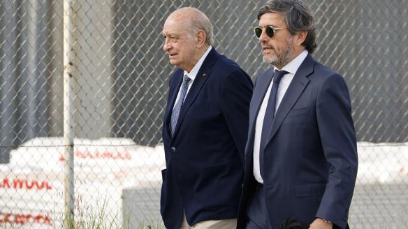 El exministro Jorge Fernández Díaz (i) a su llegada a la Audiencia Nacional.